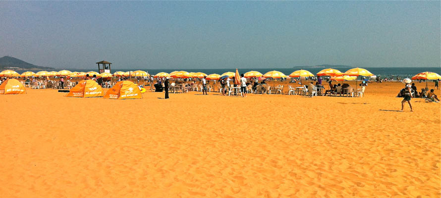 ساحل شن طلایی از زیباترین سواحل چین