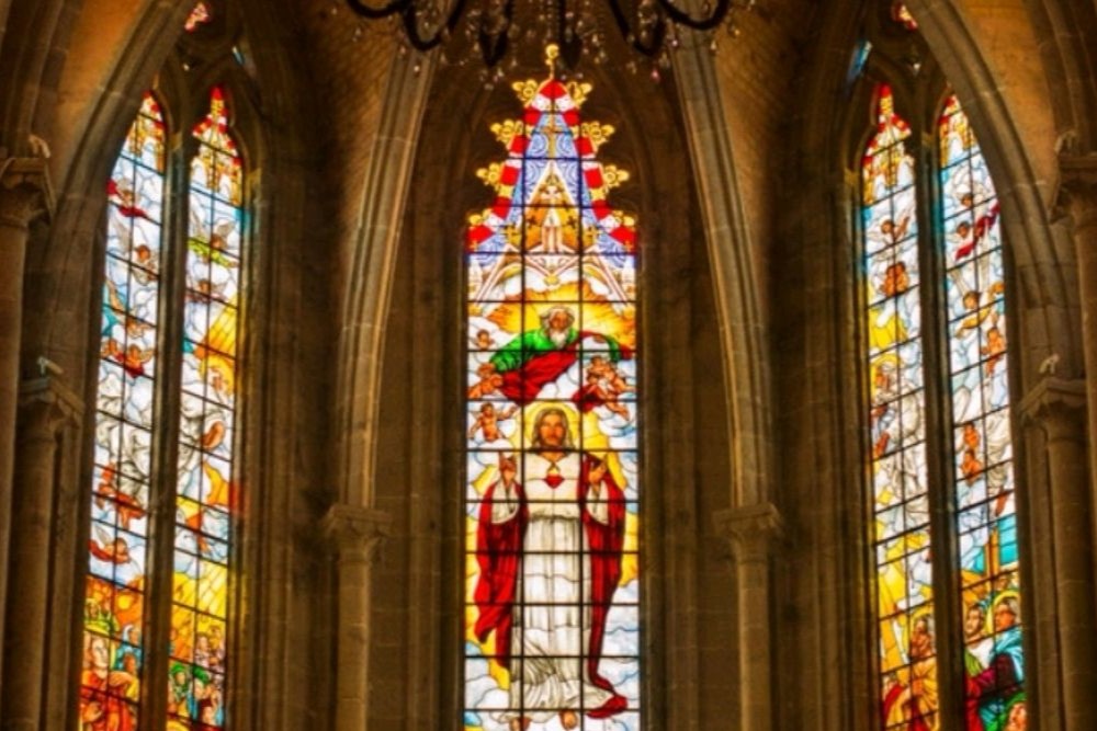 پنجره های کلیسای جامع قلب مقدس