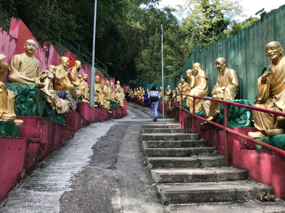 صومعه ۱۰هزار بودا (10,000 Buddhas Monastery)